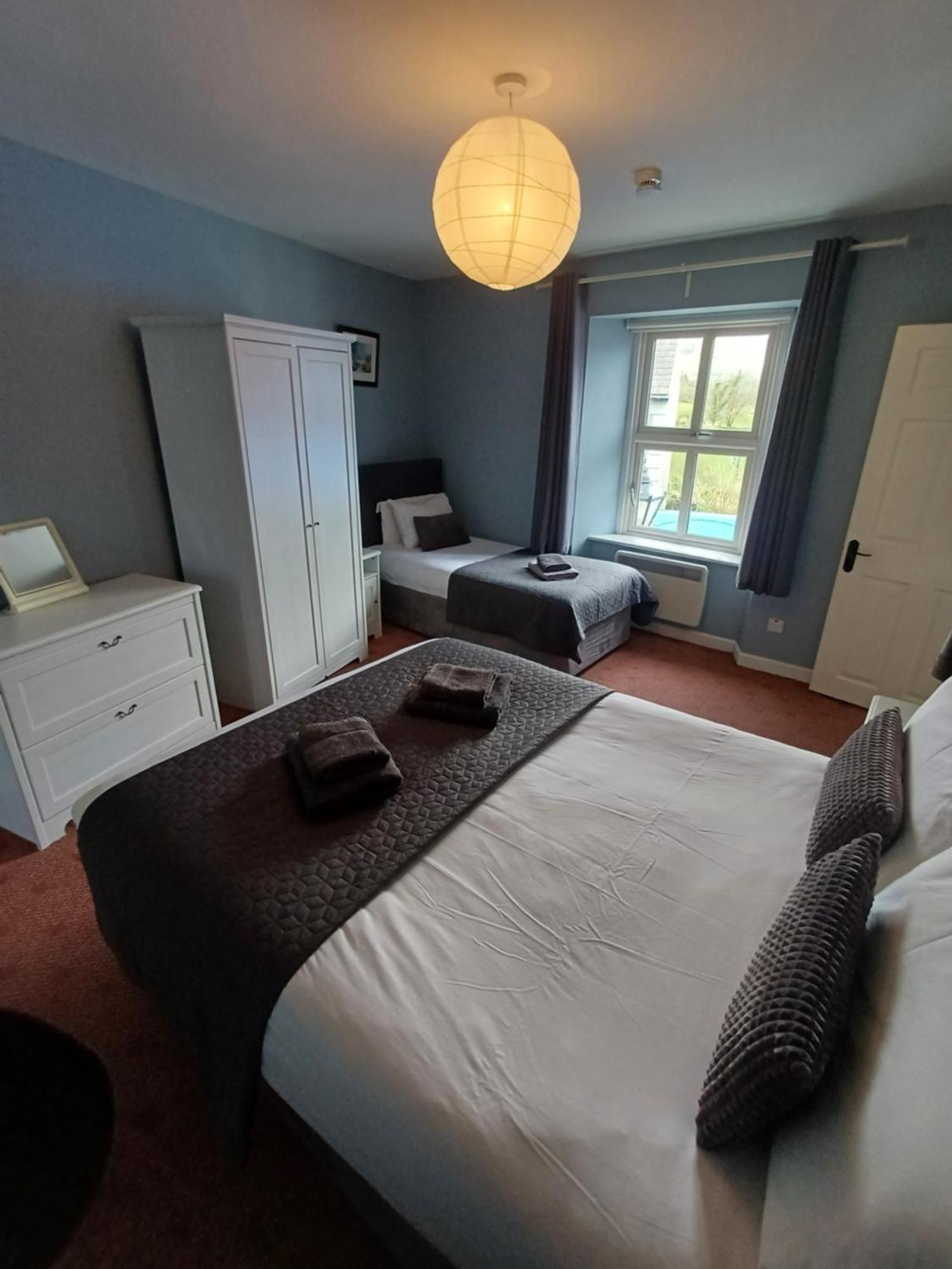 גלוואיי Clonbur House - One Bedroom Apartment מראה חיצוני תמונה